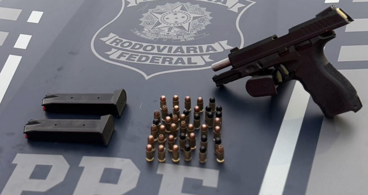 HOMEM É FLAGRADO COM PISTOLA .380 DURANTE ABORDAGEM DA PRF EM MOSSORÓ E PAGA FIANÇA DE R$ 2.500