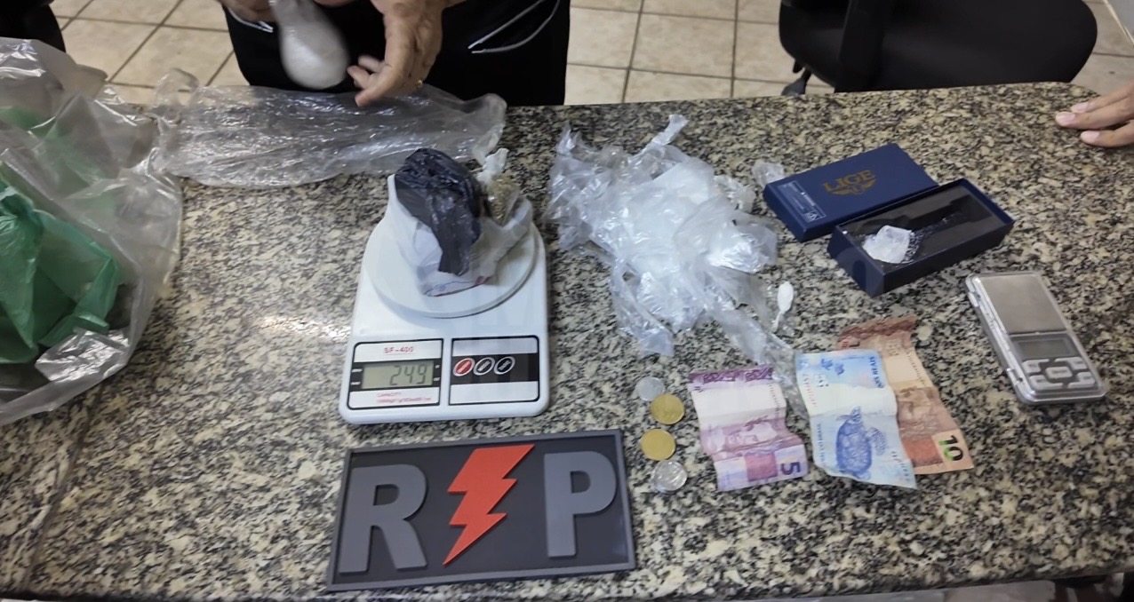 <strong>Polícia apreende drogas e material do tráfico em residência no bairro Malvinas, em Mossoró</strong>