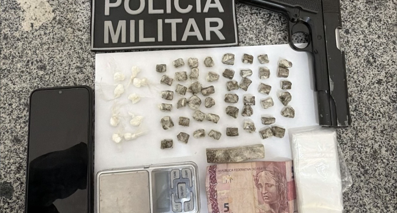  <strong>Suspeito tenta fugir, mas acaba preso com drogas e simulacro em Baraúna</strong>