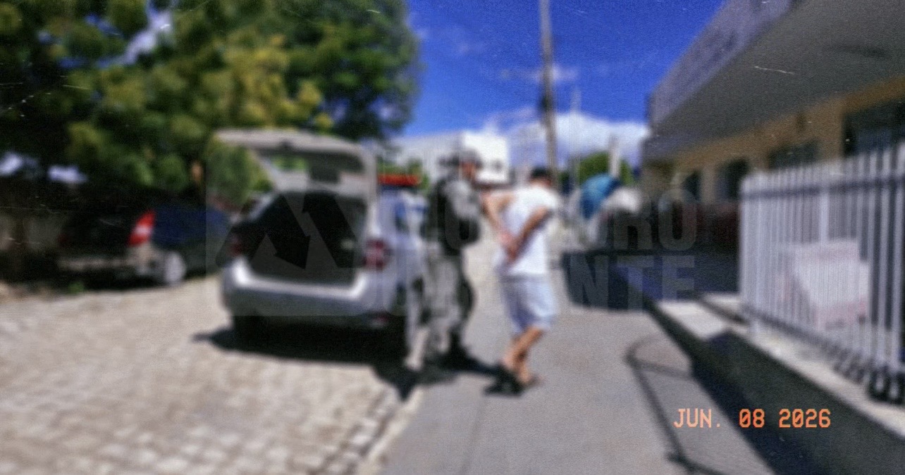 HOMEM É DETIDO APÓS AMEAÇAR VIZINHOS COM FACÃO NO BAIRRO VINGT ROSADO